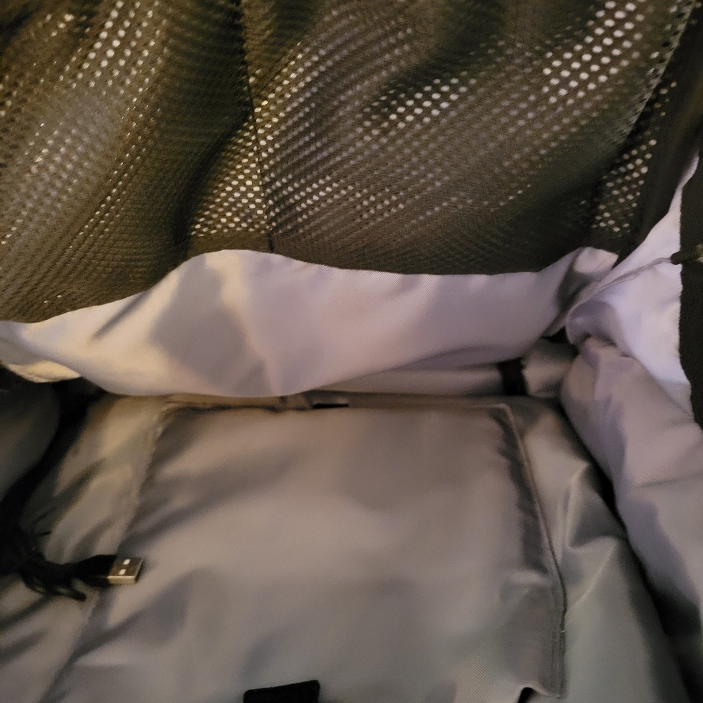 Mark Ryden backpack. Nice computer bag - Picture 9 of 9